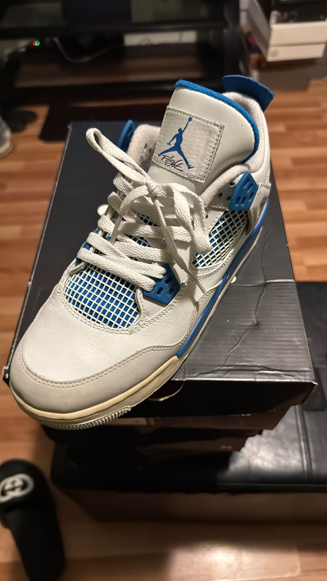 Air Jordan 4 Retro GS Size 7Y