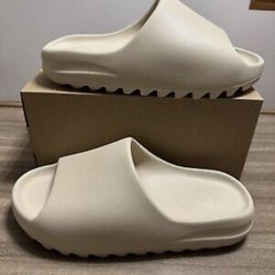 Yeezy Slides Sand Size 10 (text Before Buying)