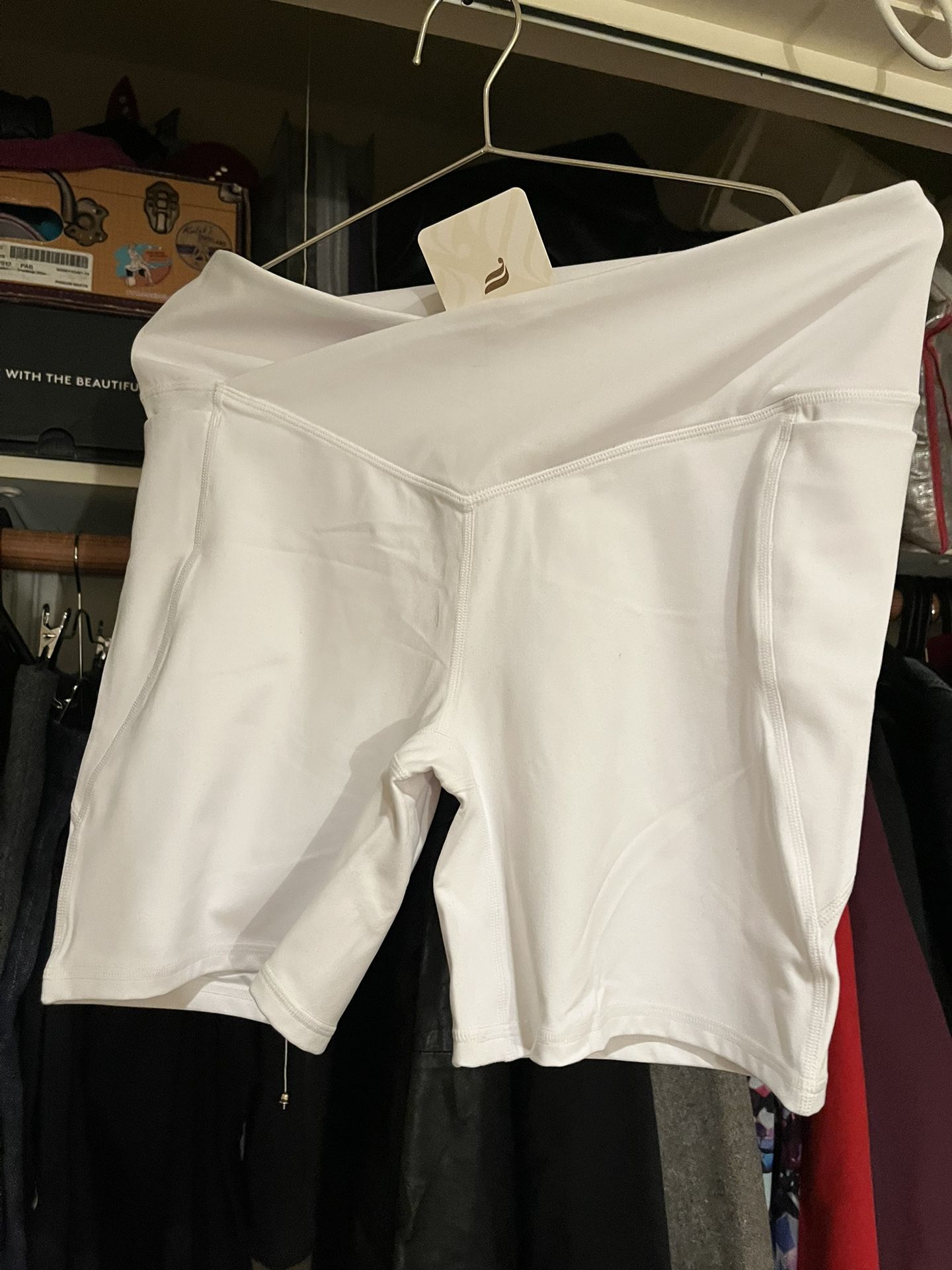 Fabletics Shorts White -size L