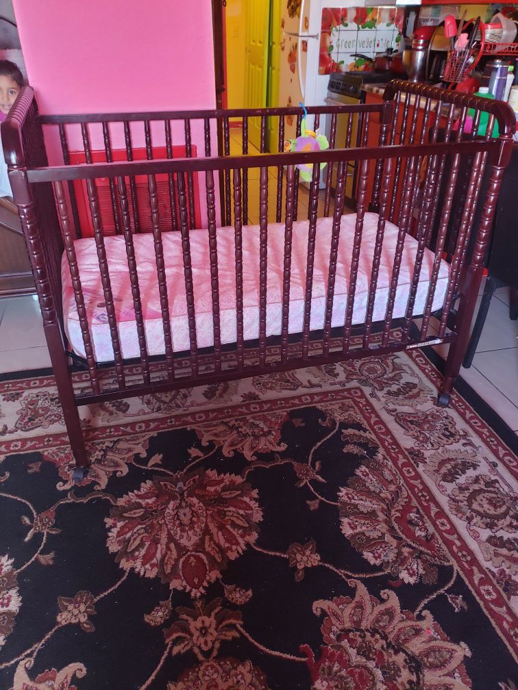 Baby crib and matress