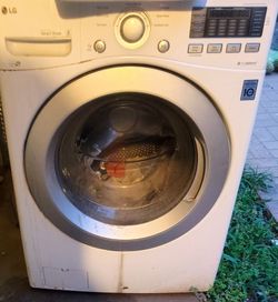 LG washer and dryer use but in good condition