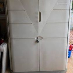 6 X 2.75 Ft Rubbermaid Virticle Outdoor Storage Shed Lock Box Bin Organizer Chest Trunk  Pool Deck Spa Balcony Lawn Garden Yard Patio Porch Boat 