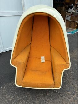 70’s ORIGINAL Fiberglass Egg Chair White On Pedestal Mid-central