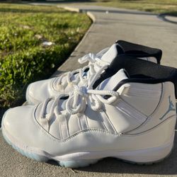 Jordan 11’s legend Blue Size 9)
