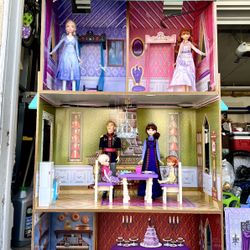 Frozen Doll house and accessories 