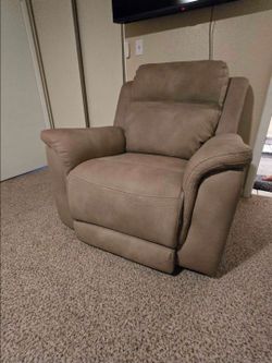 Ashley furniture (zero gravity) dual power recliner