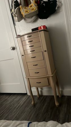 Jewelry stand holder