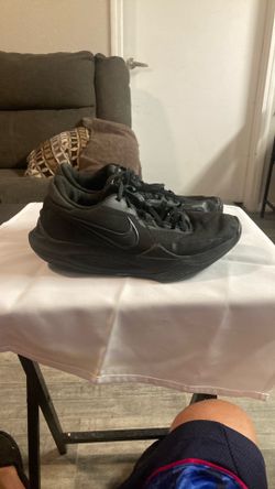 Men’s basketball shoes size 9.5