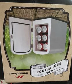 Benevolence 4.0 L Mini-fridge 