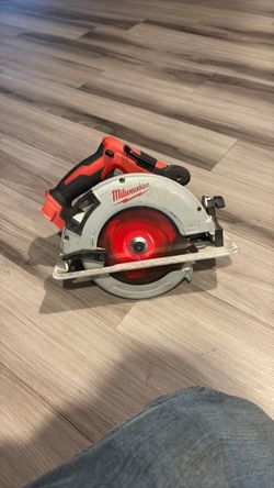 Milwaukee skillsaw