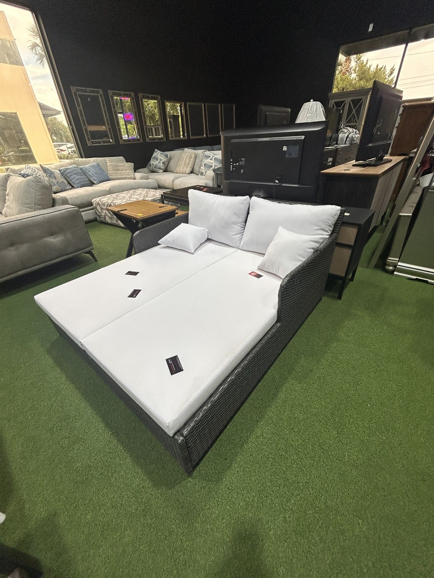Outdoor Wicker Double Daybed – With Cushions & Pillows