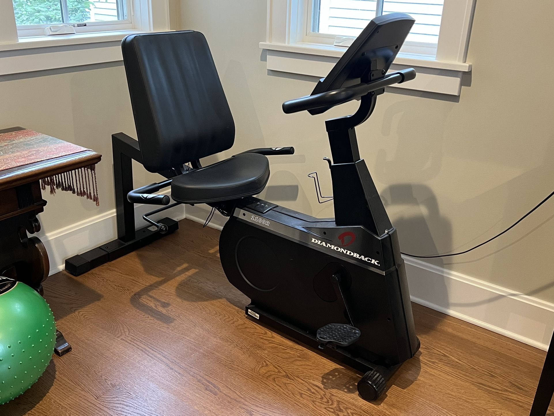 Diamondback recumbent bike 1100r hotsell