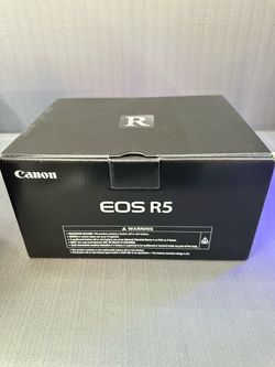 Canon EOS R5 with 200-800 Lens Combo