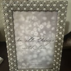 Pearl Embellished 4x6 Photo Frame