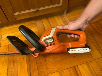BLACK+DECKER 20V MAX 22-Inch Cordless Hedge Trimmer+20V Lithium-Ion battery+slide-on charger.