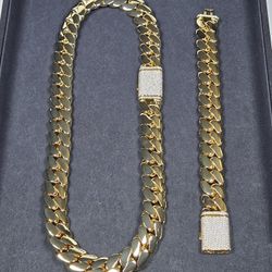 Cuban Link Gold Chain w Matching Braclet Gold Plated Iced Out Buckle Lock High Quality Pieces 20mm