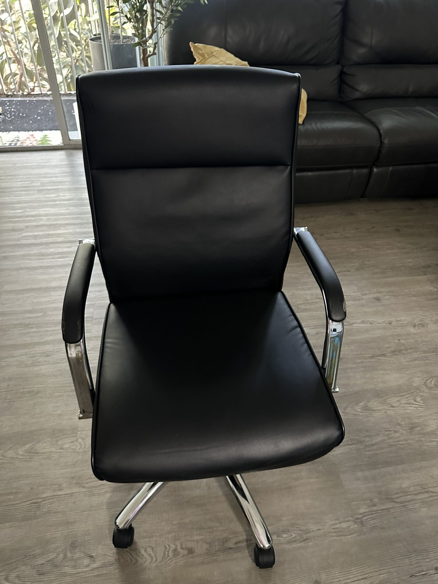 DESK CHAIR