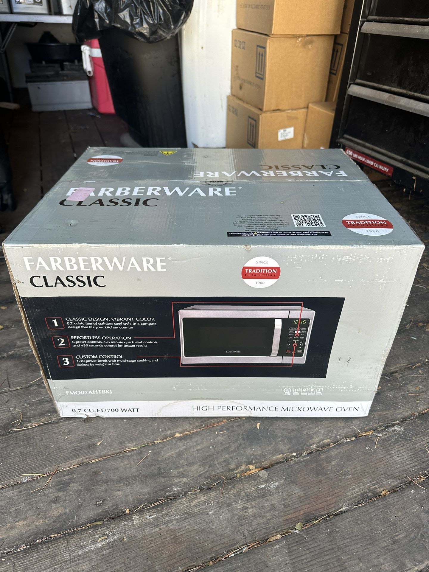 Brand new Microwave - Farberware Classic 