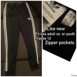 Adidas Men’s Xs Or Youth About Size 12(like New)$8