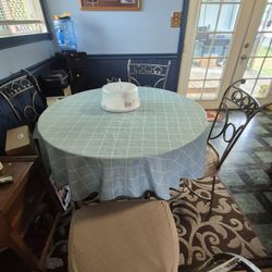 Nice 5 Piece Dinning Room Table & 4 Chairs  Price Reduced