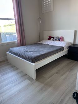 Full bed - White - Ikea - includes Mattress and Base