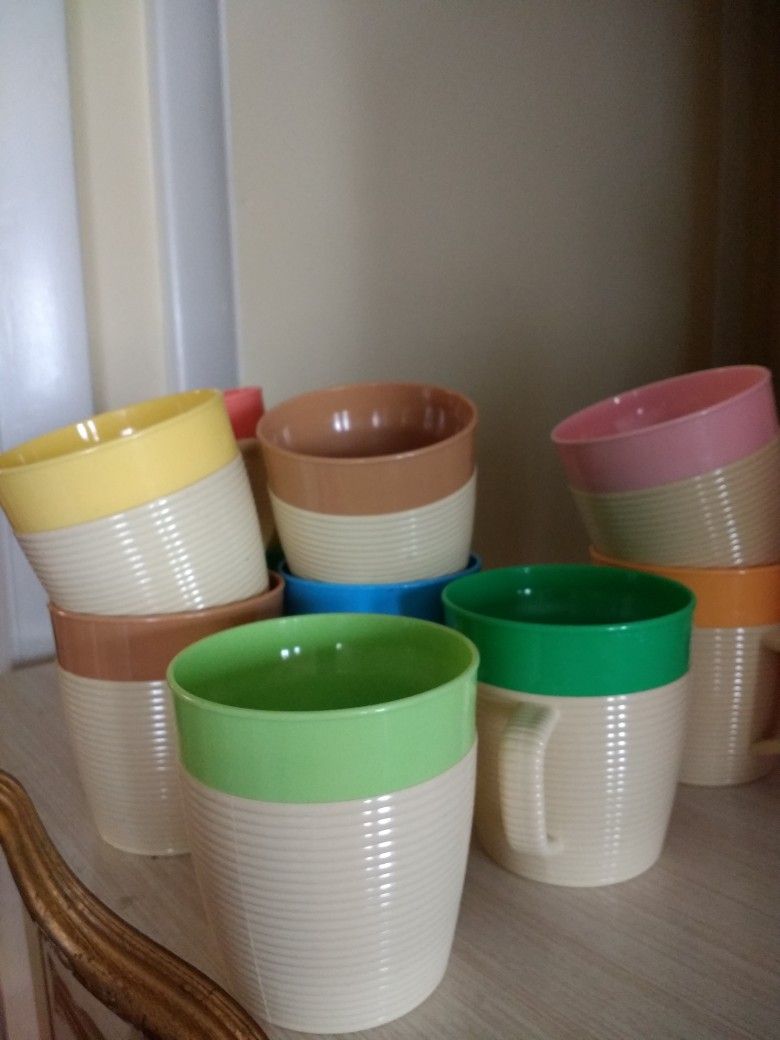 Raffiaware Cups Vintage