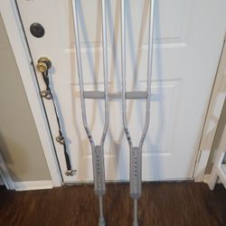 BARELY USED CRUTCHES. HONESTLY, PRACTICALLY BRAND NEW..