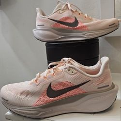 Nike Women's Pegasus 41 Running Shoes
Size 9.5
Excellent condition 
Like new
No stains or rips 
Pls see all pictures for details 