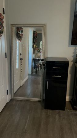 Hair Stations For Sales 4 Mirrors And 4 Cabinets Very Good Conditions