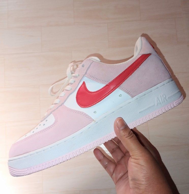 Men's Size 10.5 Nike Air Force 1 Low QS Valentine's Day 