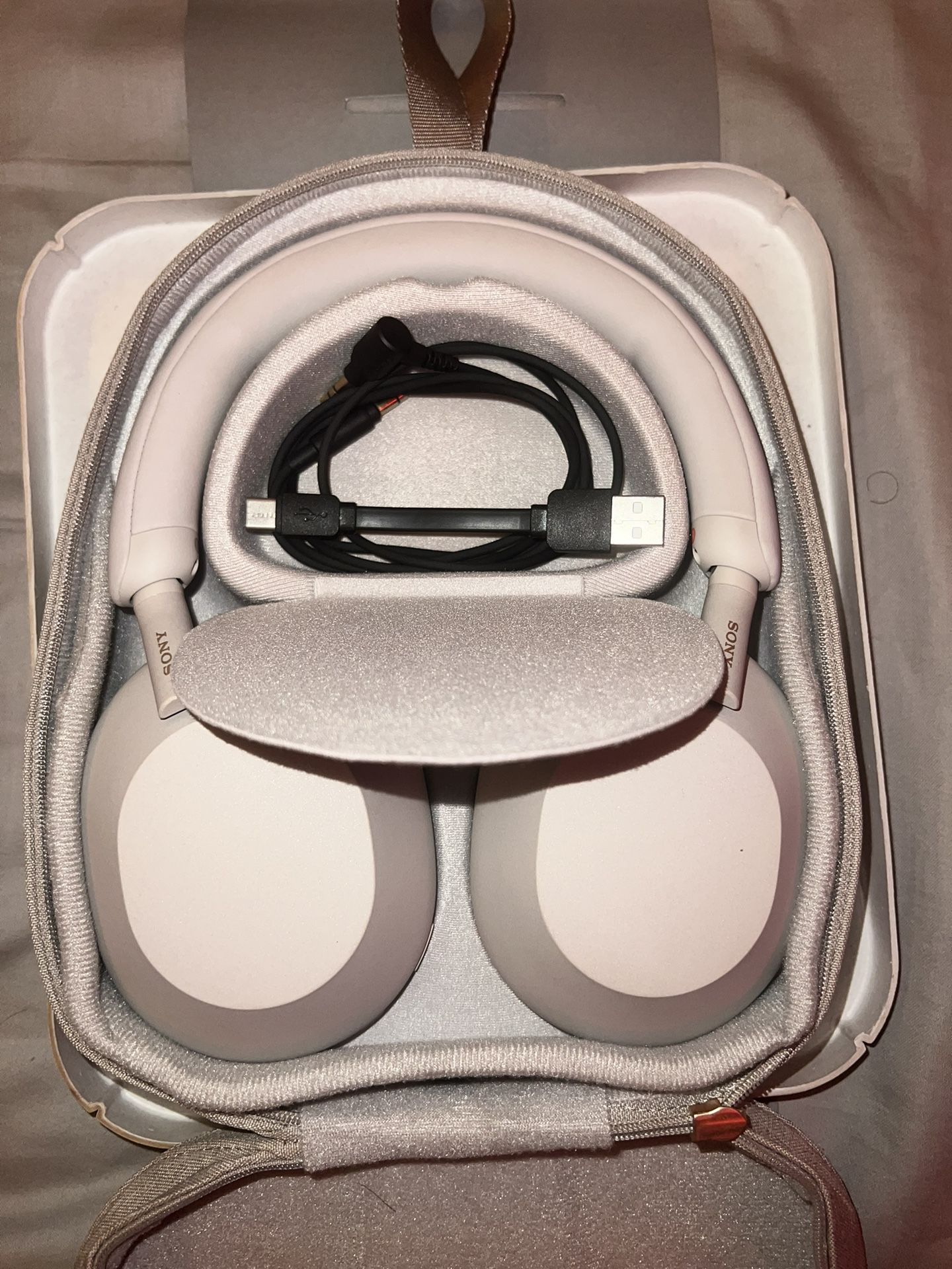 Sony - WH-1000XM5 Wireless Noise-Canceling Over-the-Ear Headphones -Silver