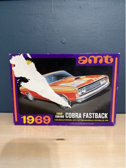 AMT 1969 Ford Torino Cobra Fastback 1:25 Scale Plastic Model Kit AMT1217M/12