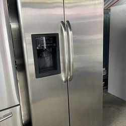 GE Side By Side Refrigerator 
