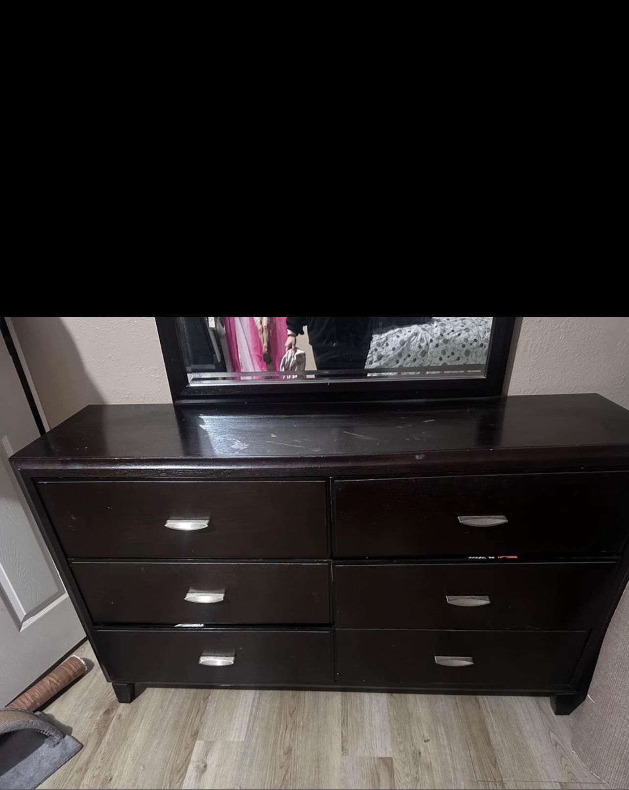 Furniture Queen Sz Bed W/dresser 