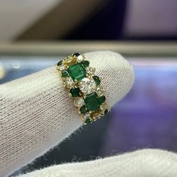 14kt Yellow Gold 1 CT Diamond And 2 CT Emerald Ring