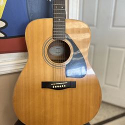 Yamaha Guitar 