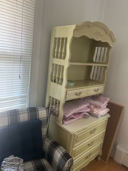 FREE Dresser with hutch