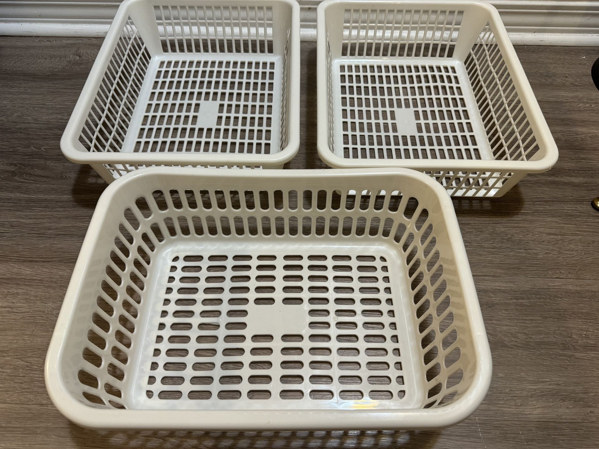 3 Plastic Organization Baskets