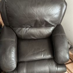 2 Leather Electric Recliners 