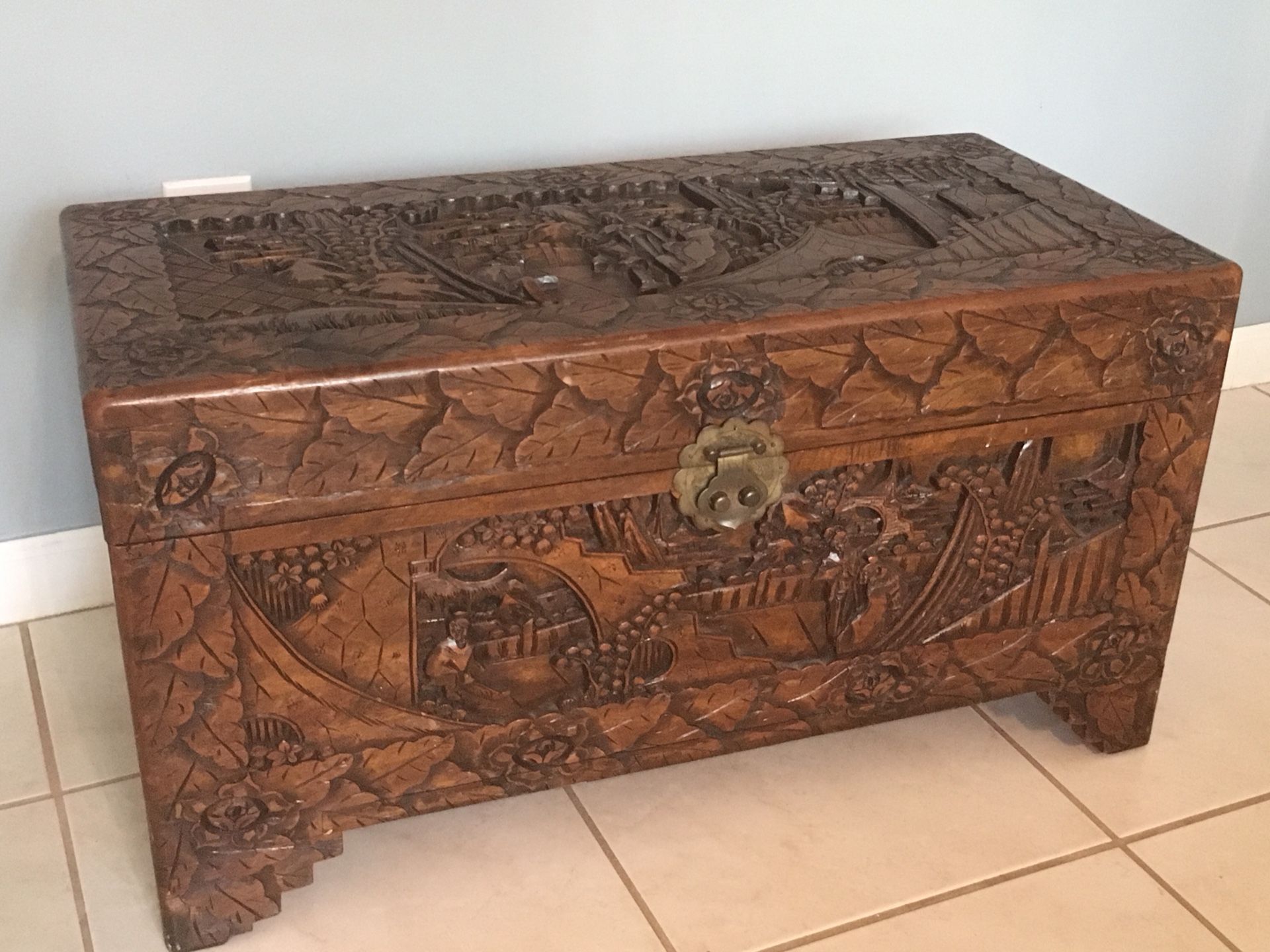 Carved Oriental Cedar Chest / Asian Camphor Solid Wood Trunk
