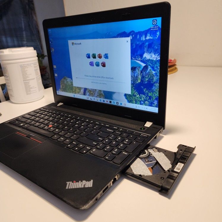 Lenovo ThinkPad E570 15.6" laptop
Intel Core i3 - 6006U 
120GB SSD 
8GB RAM 
Windows 11 pro. Microsoft office installed.  Nothing wrong.  ** NO TRADES