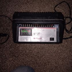 Schumacher Batterycharger/tender 2/6 Amp