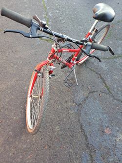 SCHWINN TWENTY SIX , INCH WOMAN'S BIKE IN GREAT SHAPE