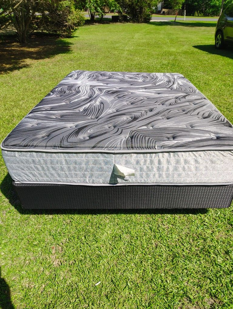 Pillow Top Queen Mattress Set