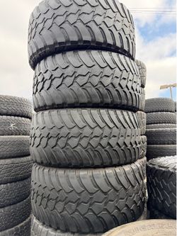 35*12.50r24 Vendo set de Tires en buenas condiciones de vida las 4