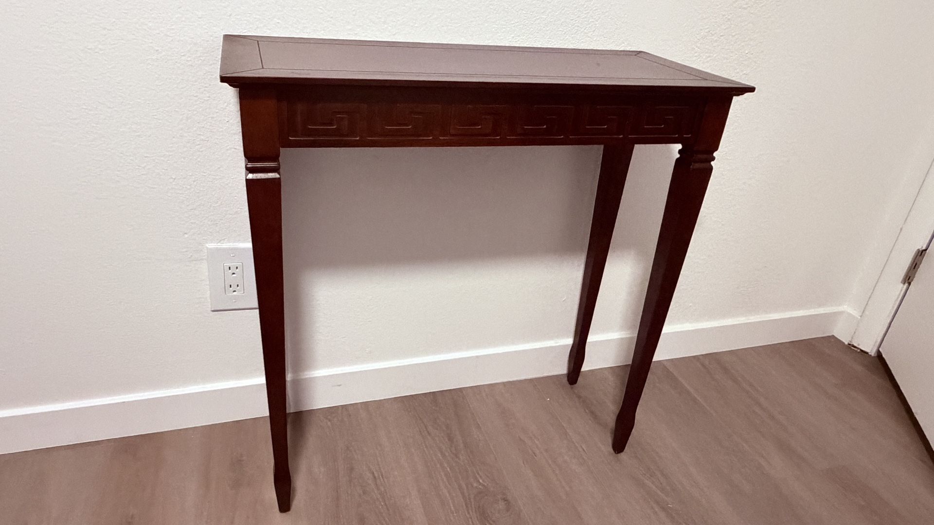 Bombay Co. Hallway / Entryway Table (2006)