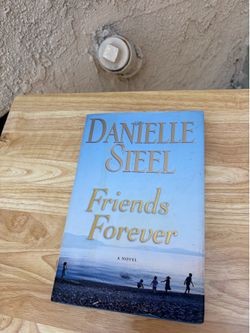 Danielle Steel "Friends Forever" - Blue Paperback Novel