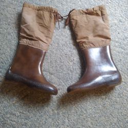 WOMANS ANDREW GELLER. SNOW & RAIN BOOTS. FUR LINED. NICE AN WARM. SIZE. 7