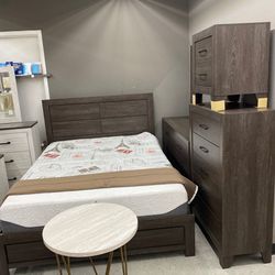 Hopkins bedroom set inlucde night stand, mirror, and drawer $799💰🤩