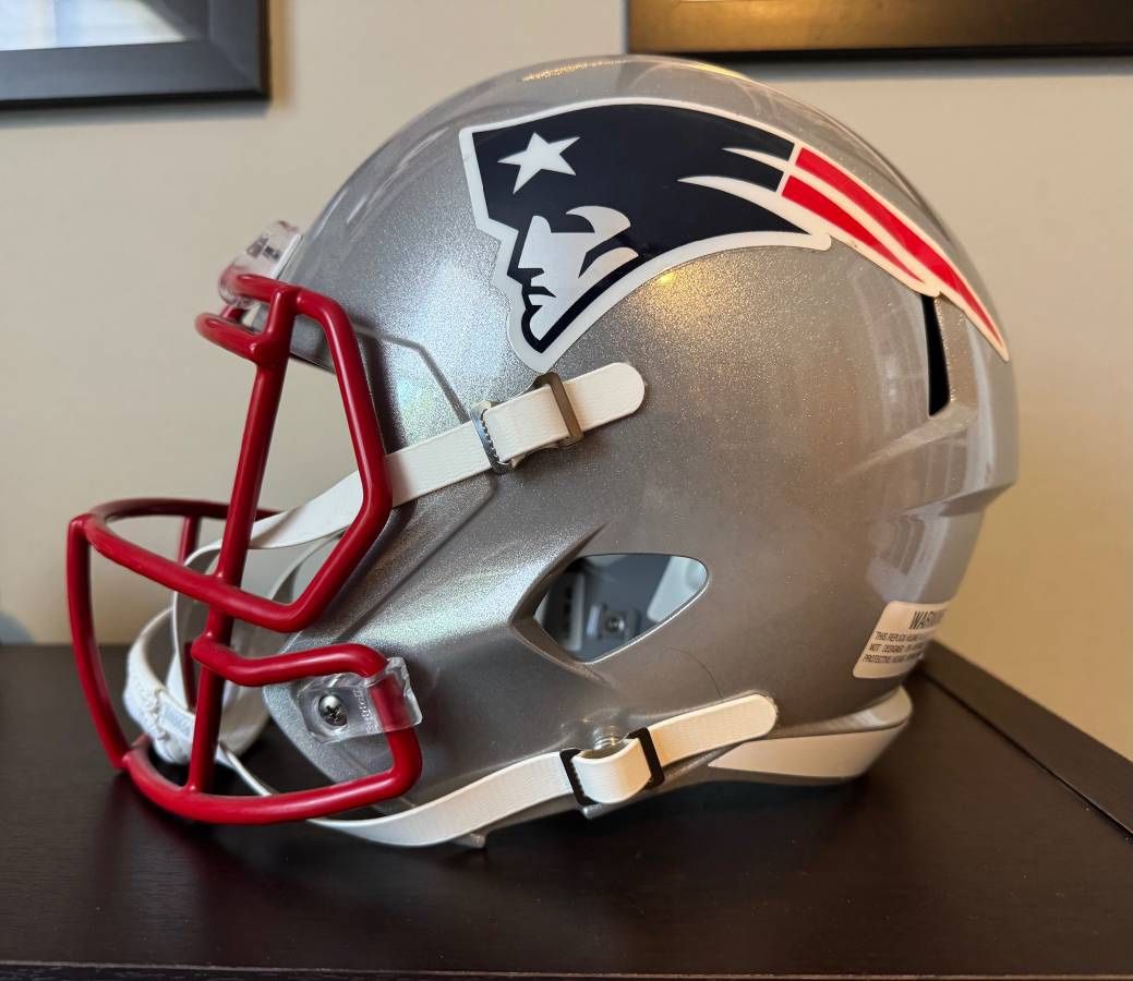 New England Patriots Riddell Full-sized Replica Speed Helmet